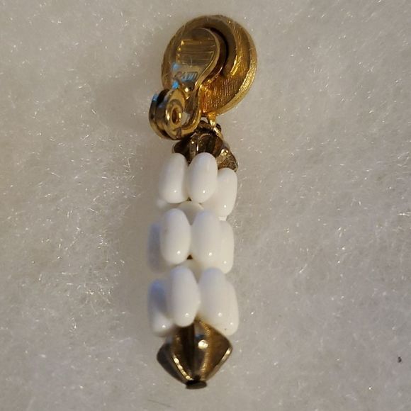 Vintage Monet Clip on Earrings - Picture 2 of 3